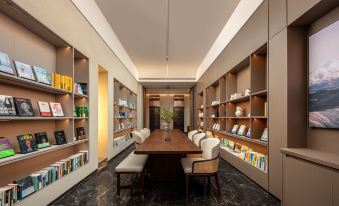 Atour Hotel (Guiyang Guanshan Lake Olympic Sports Center)