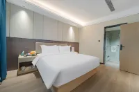 XIN LV Yige Hotel (CCMALL Times Square Branch) Hotels in Hongshan Park/Nanhu
