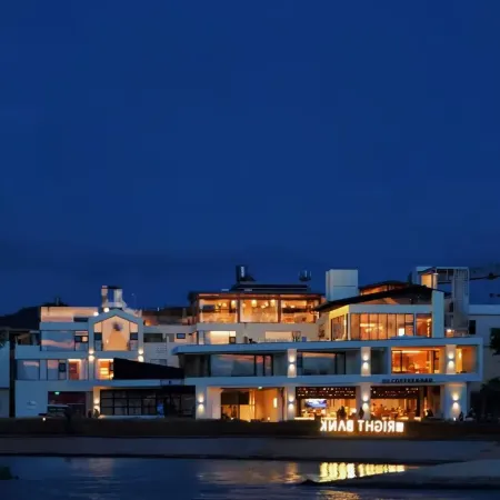 DIANCHI LAKEFRONT RIGHT BANK RESORT HOTEL