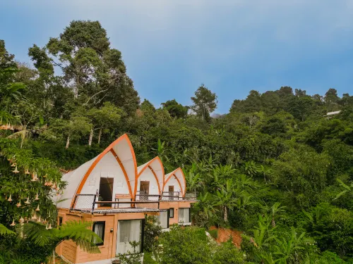 Selayang Olivehill - Luxury Glamping in the Forest فنادق في Cigombong