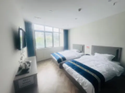 Liuwu Yunqijiang Chinese Inn (Lhasa Railway Station) Hotels near Lhasa Railway Station