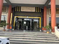 Yinan Heyue Holiday Hotel