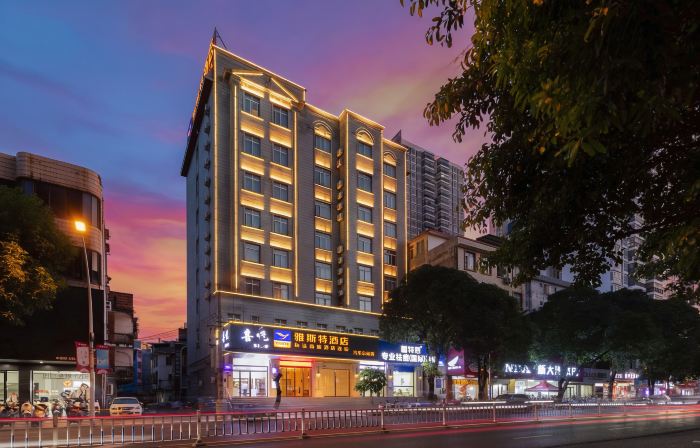 Yeste Hotel (Beiliu Central Plaza bus terminal)