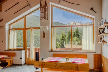 Hotiday Bormio Valdidentro Отели в г. Вальдидентро