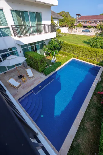 วิลล่าสระว่ายน้ำ 5 ห้องนอน