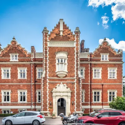 Wivenhoe House Hotel Hotels near Hythe