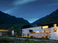 The Evening Mountain Range in Bipang Valley Hotéis em Condado de Li