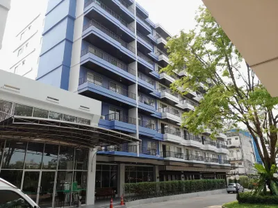 J Town Serviced Apartments&Hotel Hoteller i Khao Khansong