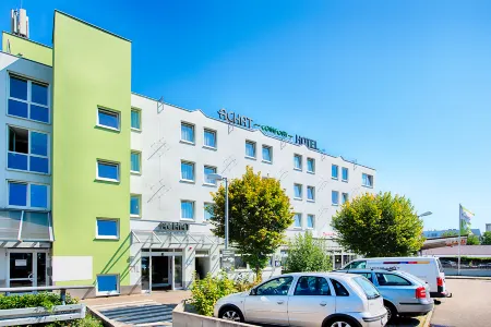 ACHAT Hotel Stuttgart Zuffenhausen Отели рядом с достопримечательностью «Vector Consulting Services GmbH»