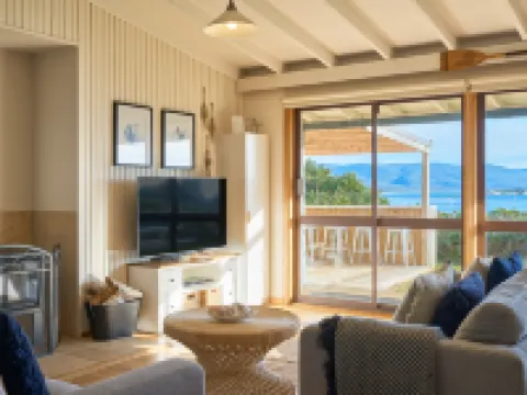 Waubs Beach Cottage Hotels in Bicheno