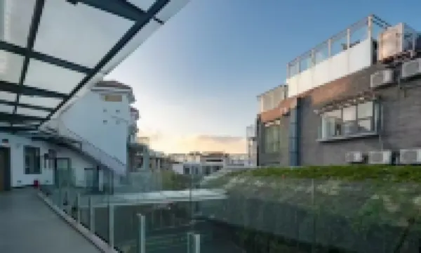 Spring River Flower Moon Hotel (Kunming Dianchi Haigeng Dam)