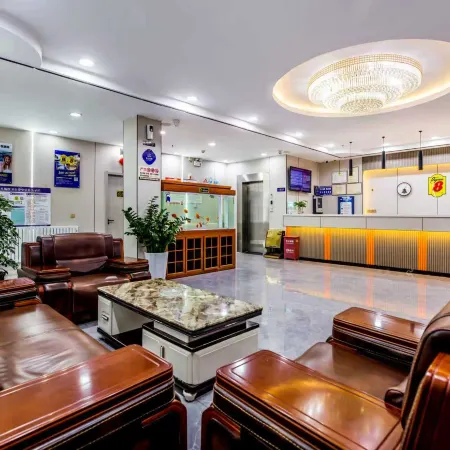 Super 8 Hotel (Chengde Weichang Hedong Branch)