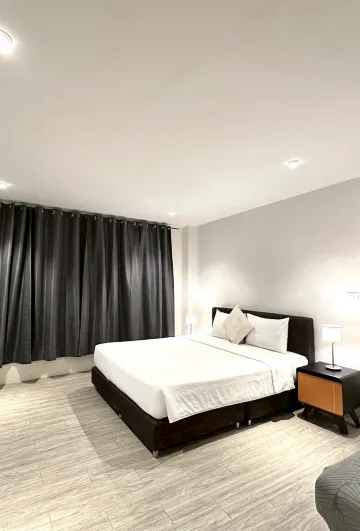 ห้องดีลักซ์ เตียงใหญ่ 1 เตียง