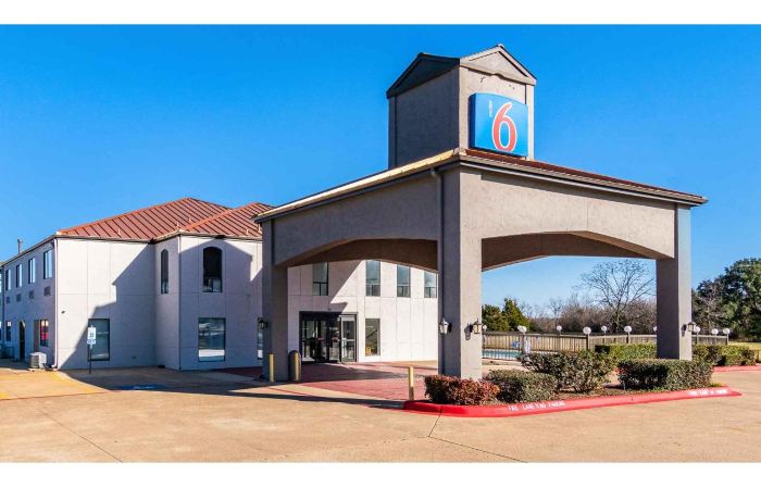 Motel 6 Ennis, TX