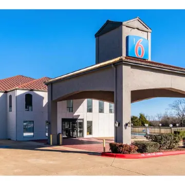 Motel 6 Ennis, TX
