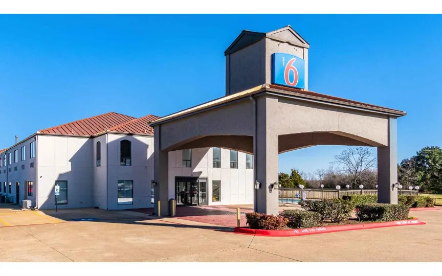 Motel 6 Ennis, TX