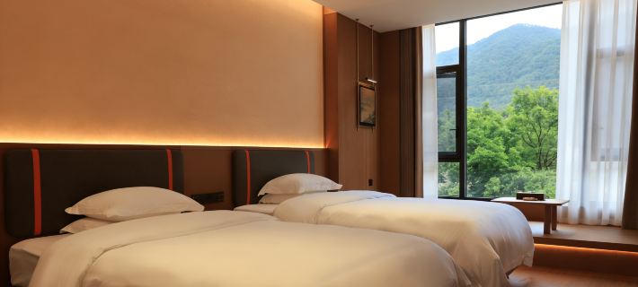 BA REN ZHI DU HOTEL Hotele w: Powiat Badong
