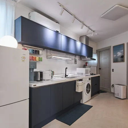 Banwoldang Stn 3min, Dining Table for 6, Hotel bedding, Luggage Storage, Rooftop View #Dongseongro