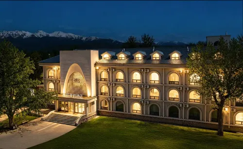 Xinlü Resort Hotel (Formerly Xinjiang Culture and Tourism Air Grassland Resort Hotel), Nalati