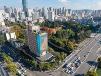 Viman Chic Stay @ City Center Gem（Steps away from subway and Old Town） 둥펑 광장 지하철역 주변 호텔