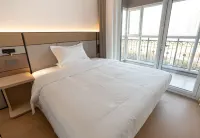 Naxianghai New Four Seasons Boutique Stay (Diamond Beach Bathing Area Blueways Shipwreck Store)