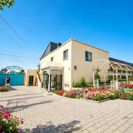 Floral Hotel·Huashan Shiyu Homestay (Yining Station & Yining Airport Branch)