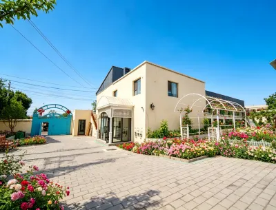 Floral Hotel·Huashan Shiyu Homestay (Yining Station & Yining Airport Branch) Các khách sạn ở Y Ninh