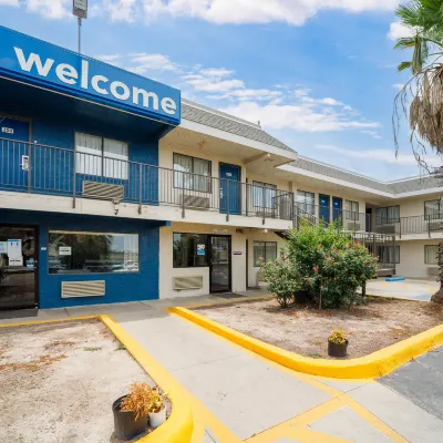 Motel 6 San Antonio, TX - Fort Sam Houston Hotels near James Park