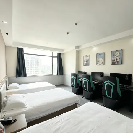Haiyan TT E-sports Business Hotel (Haiyan Economic Development Zone Beian Central Plaza)