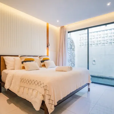 Casa de Fiero 2BR Mediterranean with Pool, Seminyak Отели рядом с достопримечательностью «Улица Петитенгет-стрит»