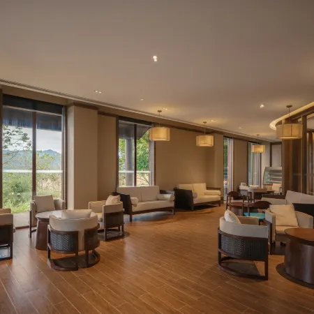 Guanglv. Bama Lake Narada Resort Hotel