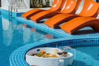 Cloud Dwelling Sky Pool Resort (Xishuangbanna West Shuangjing Xingguang Night Market Branch) - โรแมนติก