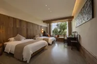 Dunhuang Spring Mud Art Museum Resort Hotel - Bjergudsigt