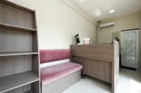 RedDoorz Plus Near Paragon Mall Semarang - Pensions
