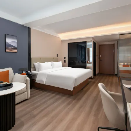 Juyi Hotel (Shenzhen Universiade Center Longcheng Park Subway Station)