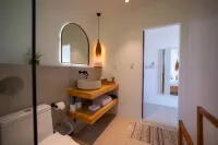 Trogon's Perch Clifftop Oceanfront Resort - 4-Star
