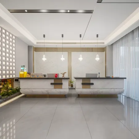 Three Cats Hotel (Guangsha Construction College)