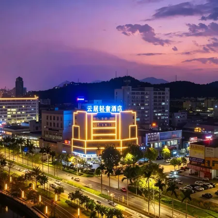 Yunju Light Luxury Hotel (Jiangmen Wanda Plaza Store)