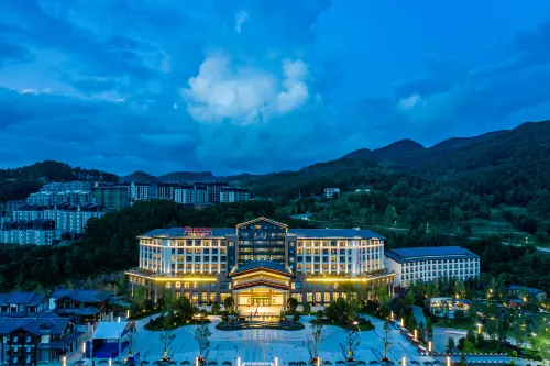Ramada Gunagyuan Zengjiashan Resort - Mountain view