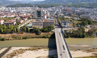 Golden Bridge Hotel