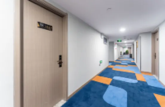 Yueqing Hotel (World Trade Plaza Quancheng Road)