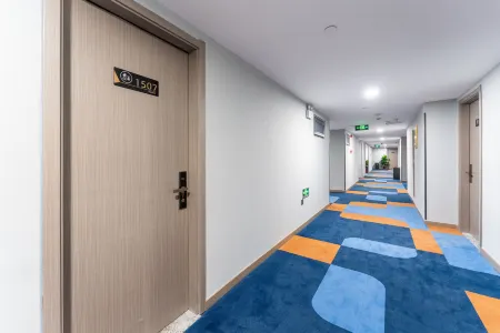 Yueqing Hotel (World Trade Plaza Quancheng Road) Отели рядом с достопримечательностью «Pearl Spring»