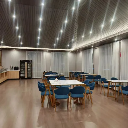 Yuefeng Yunju Business Hotel