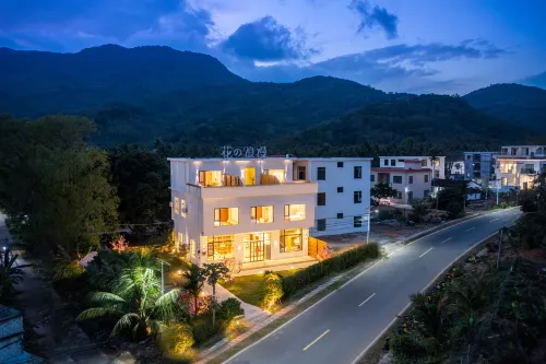 Wanning Riyuewan Flower Romantic Homestay - 2 Sao
