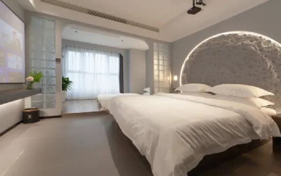 โรงแรมเทียนยี่ (กระเช้าไฟฟ้าทีอานเมิน จางเจียเจี้ย) โรงแรมใน