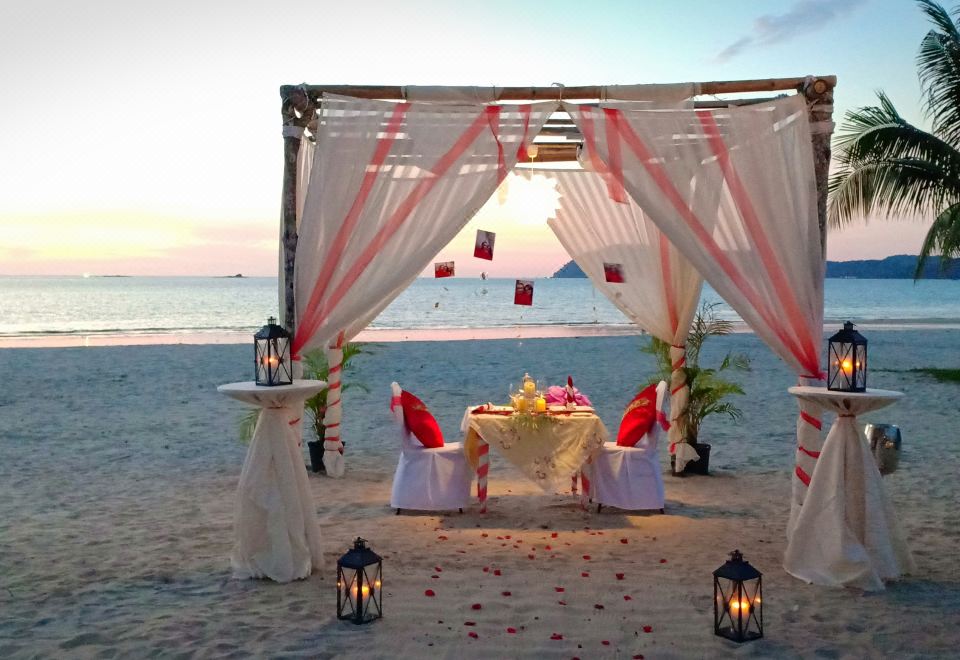 1. 카마르 리조트 ..