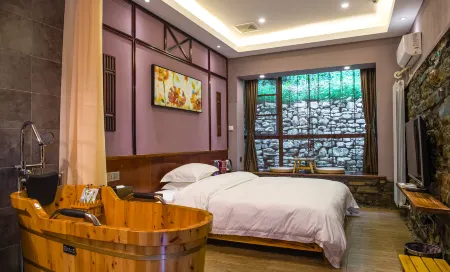 Nianhuagu Guesthouse Отели в г. Юаньань