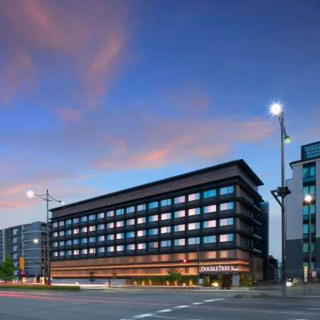 DoubleTree by Hilton Kyoto Higashiyama Отели рядом с достопримечательностью «Станция метро Gojo»