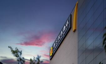 6. Super 8 ..