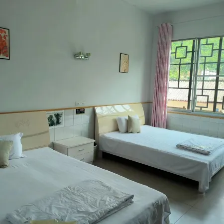 Zhuxiang Hotel (Chishui Bing'an Ancient Town Xinjie Branch) Отели рядом с достопримечательностью «Chishui Danxia Tourist Area Buddha Light Rock»